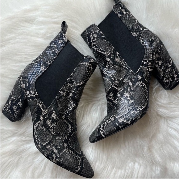 Steve Madden Subtle Grey Snake Print Heeled Boots Size 8 - Picture 2 of 12